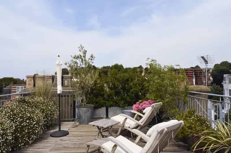 Stunning 3-Bedroom Apartment with Panoramic City Views