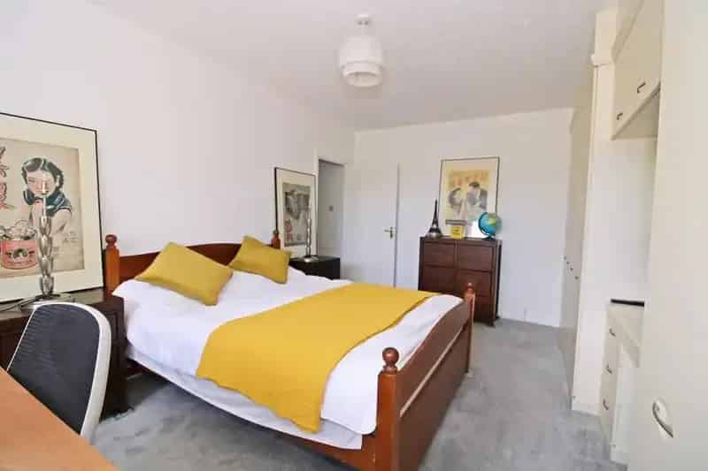 2 Bedroom Flat for Sale Near Kelsey Park Beckenham