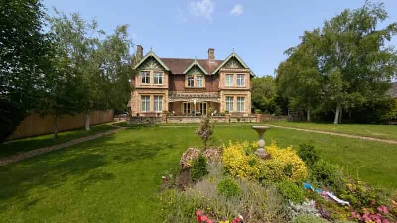2 Bedroom Apartment For Sale in Converted Period Residence