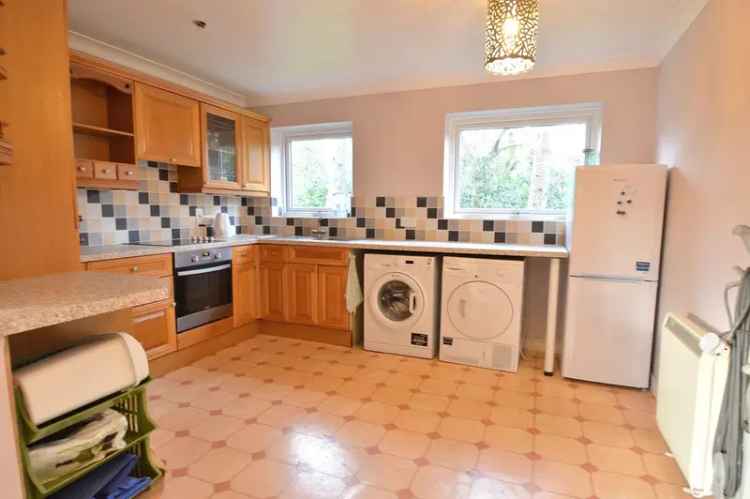 Apartment For Sale in Eastleigh, England