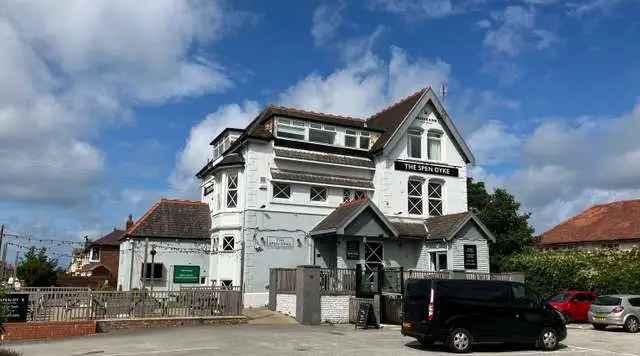Commercial Property for Sale: Three-Story Detached Building with Ample Parking and Trading Areas