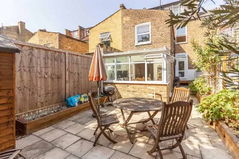6 Bedroom Terrace House to Rent Near Shepherds Bush