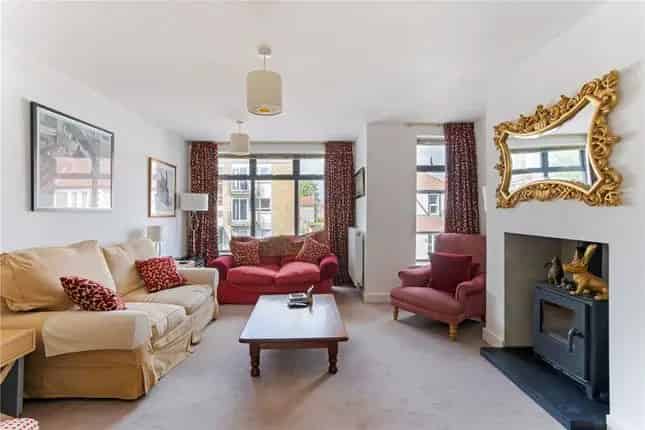 Semi-detached House for Sale in Henleaze Bristol BS9