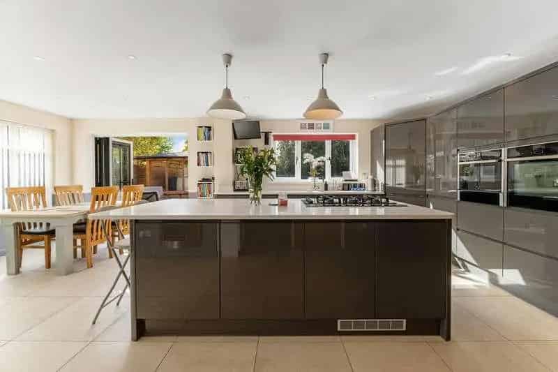 4 bed house for sale