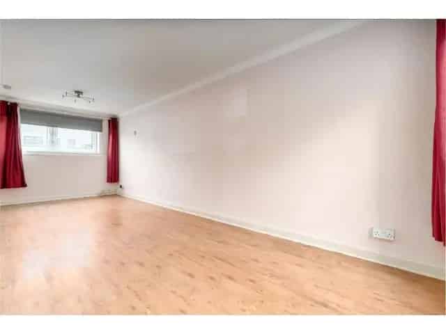 1 Bedroom Flat for Sale Ground Floor Popular Area