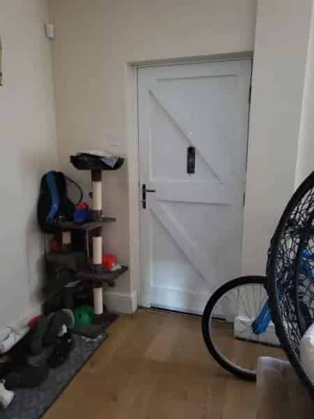 2 Double Beds, Private Drive & Garden