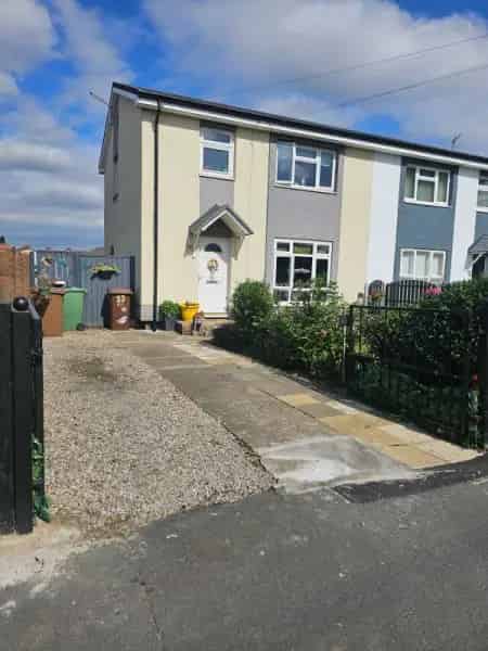 3 Bedroom House Near Shops and Schools