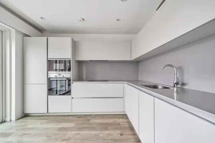 3 Bedroom Flat for Sale near Sydenham Station