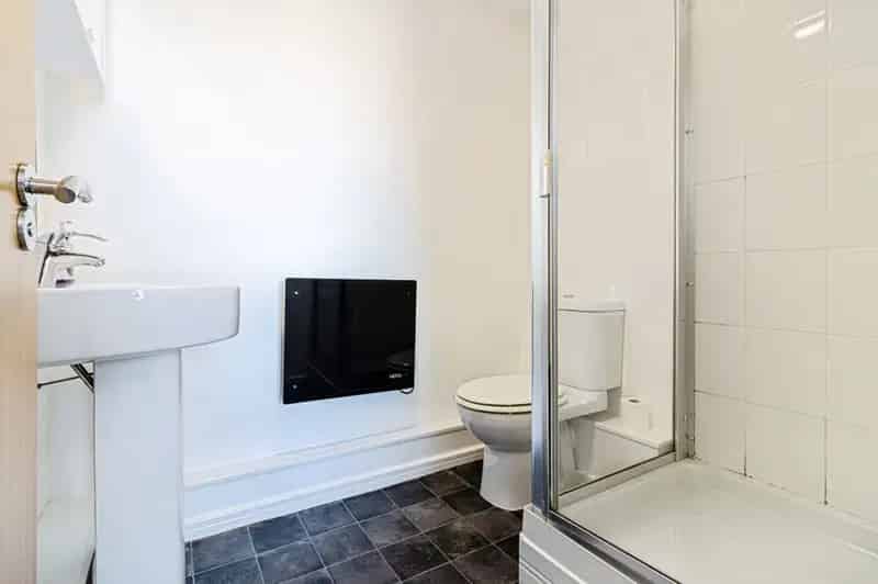 2 Bedroom Flat for Sale Salford M7 - Immaculate Apartment