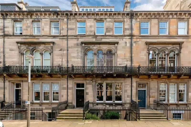4 Bedroom Apartment for Sale in Edinburgh West End