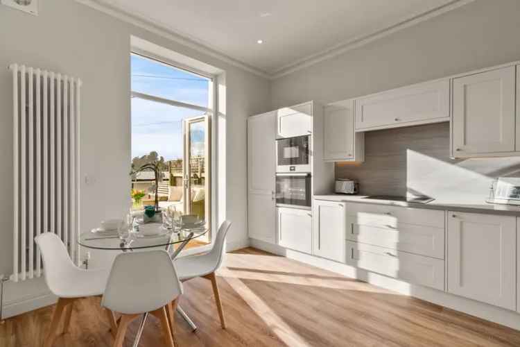 2-Bedroom Cottage Apartment with Private Garden and Parking Near Milngavie