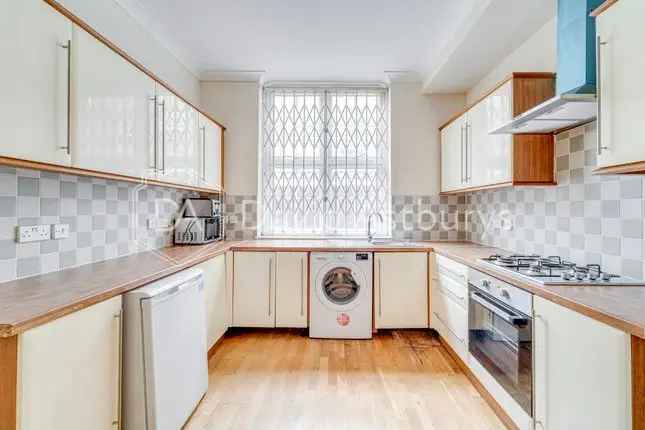 Cottage to rent in Chalton Street, London NW1