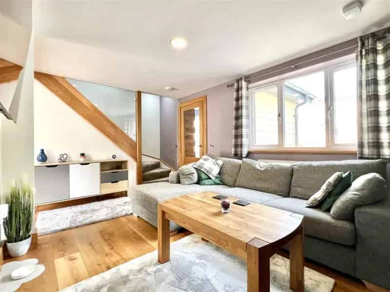 2 bed house for sale