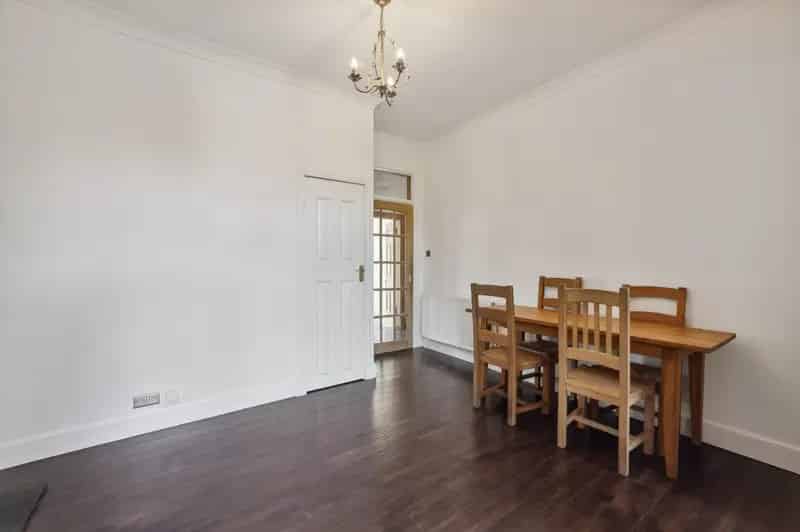 2 Bedroom Ground Floor Flat Riverside Location