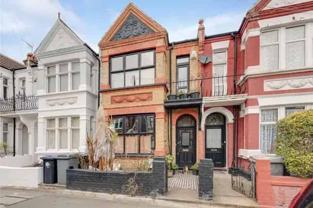 5 Bedroom Victorian House for Sale in London NW10