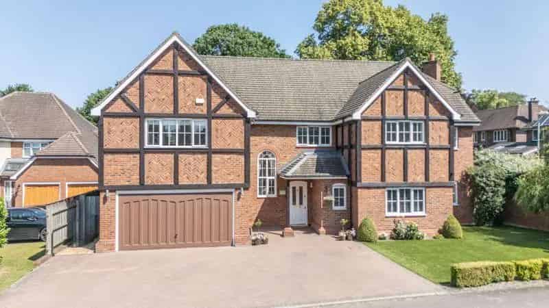 5 Bedroom Family Home For Sale