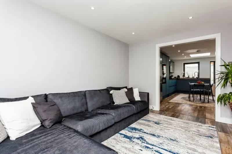 Modern 4-Bedroom Family Home Near Horsham Town Centre