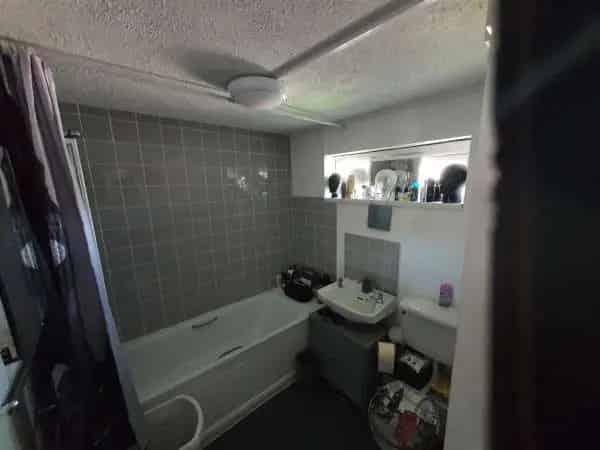 Two-Bed House in Crawley or Near A217 with Garden