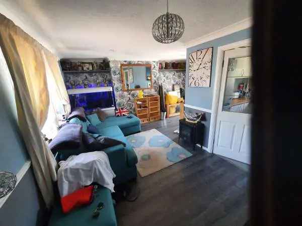 Flat For Rent in Crawley, England