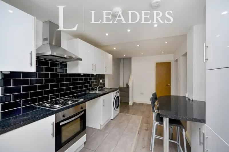 2 Bedroom Apartment to Rent