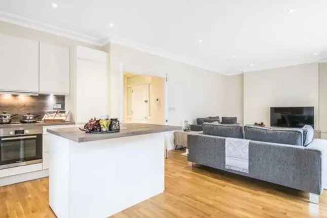 Flat to rent in Hamlet Gardens, Hammersmith W6