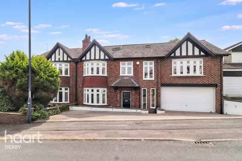 8 Bedroom Semi Detached House For Sale