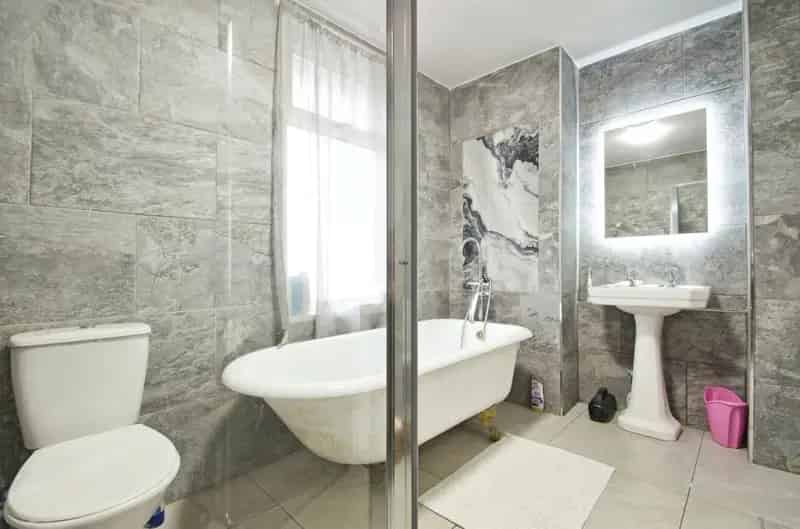4 bedroom semi-detached house