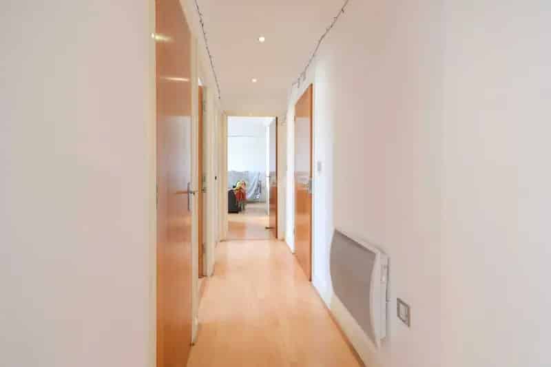 3 Bedroom Flat House to Rent Riverside