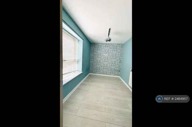 3 Bedroom Semi-Detached House Near Amenities