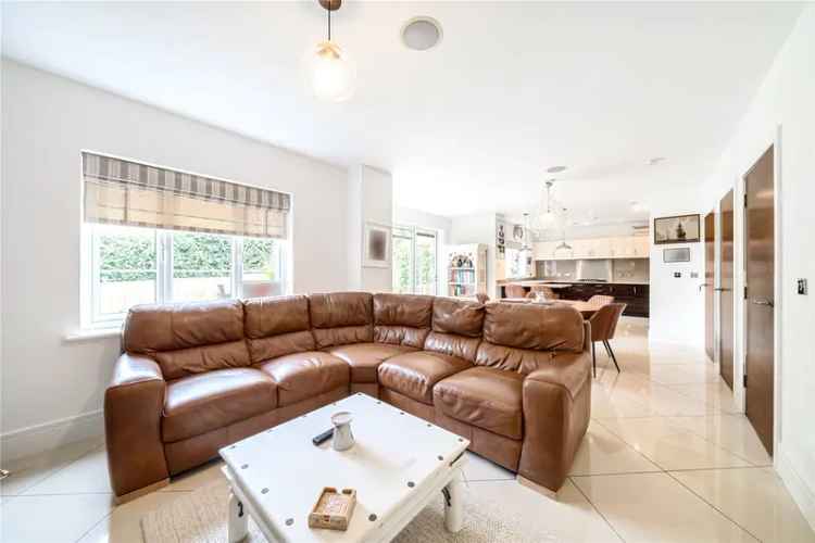 House For Sale in Leeds, England