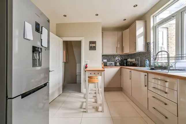 3 Bedroom Maisonette Tooting Broadway SW17 Short Let