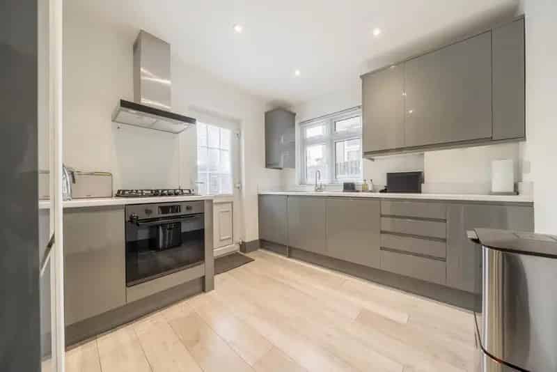 Two Bedroom Ground Floor Maisonette with Private Garden