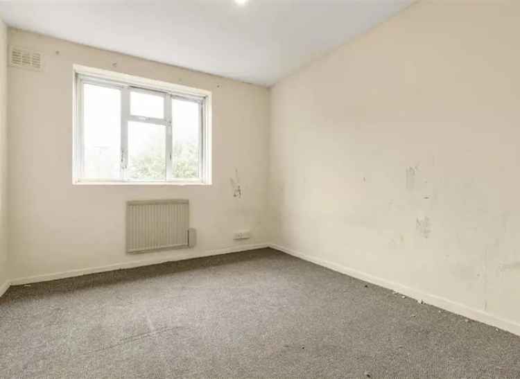 2 Bed Flat with Private Balcony - Ideal for First Time Buyers or Investors