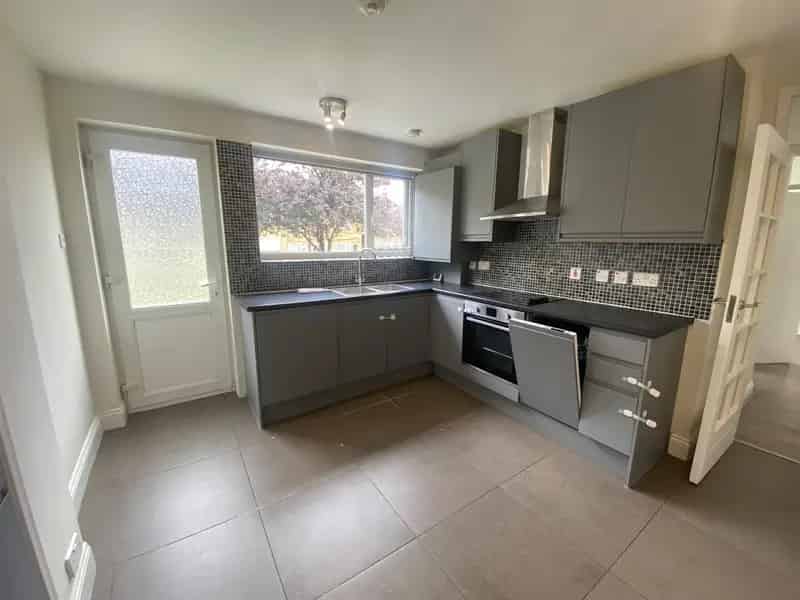 2 Bedroom Apartment Hendon - Near Shops & Transport