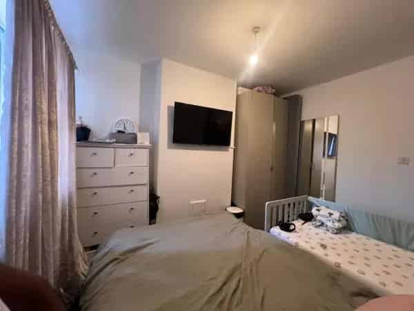 Ground Floor Flat with Private Garden Near South Woodford Central Line