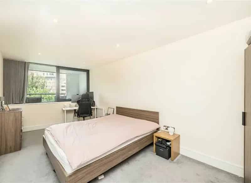 Modern Apartment with Balcony Double Bedroom Ample Storage Chain Free