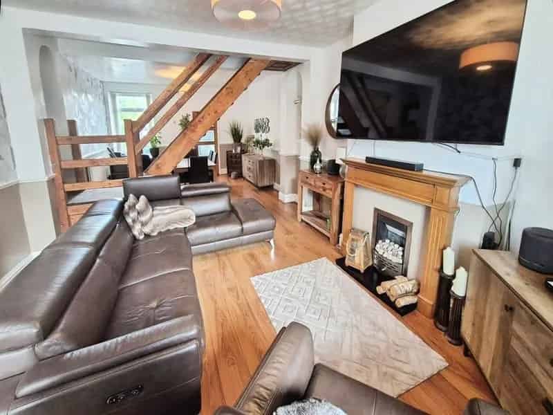 2 Bedroom Mid Terrace House for Sale