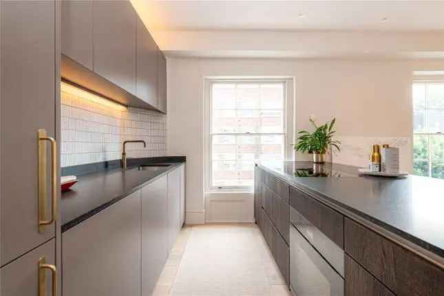 Flat for sale in Sussex Place, London W2