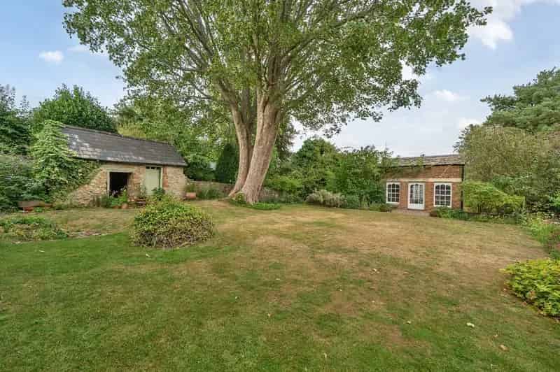 6 bedroom detached house for sale