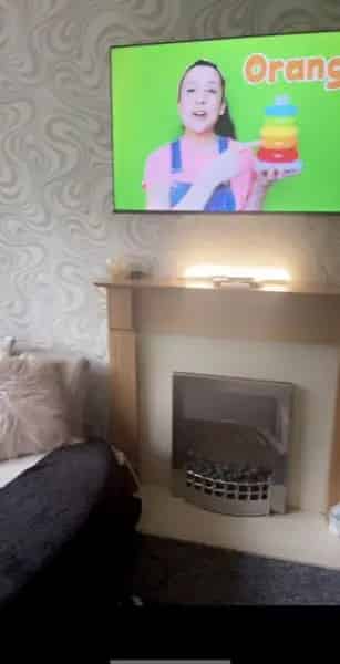 2 Bedroom Flat Freshly Carpeted Massive Rooms