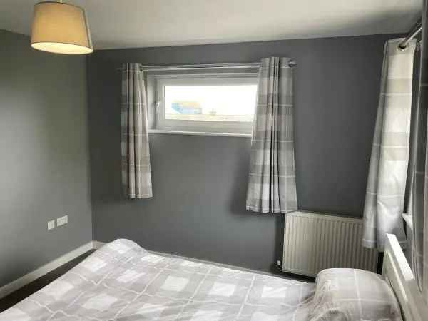 Flat For Rent in Arun, England