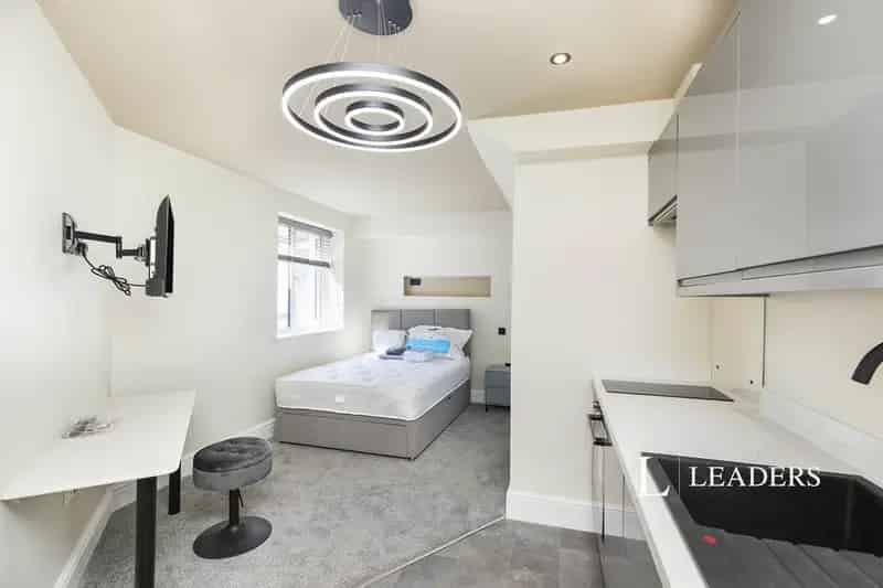 1 bedroom in a house share to rent