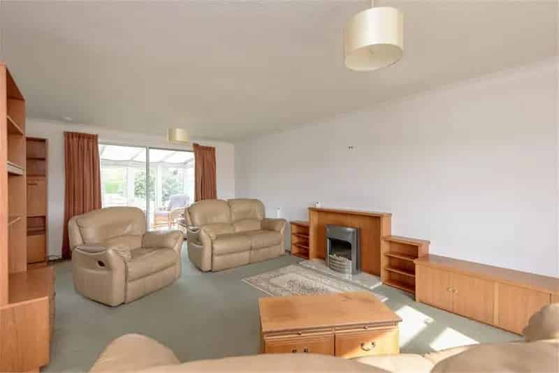 3 Bed Detached House with 2 Reception Rooms and Garden