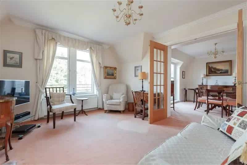 2 Bed Flat Morningside 2 Reception Rooms Balcony Parking