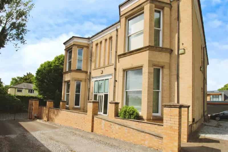 1 Bedroom Flat for Sale in Sutton-on-Hull