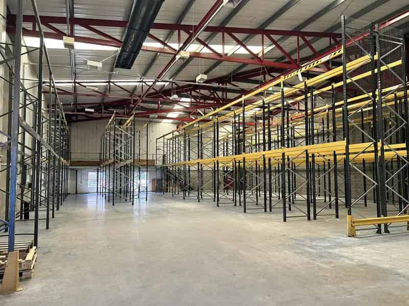 Warehouse Units Romsey Steel Portal Frame High Eaves Loading Door Parking