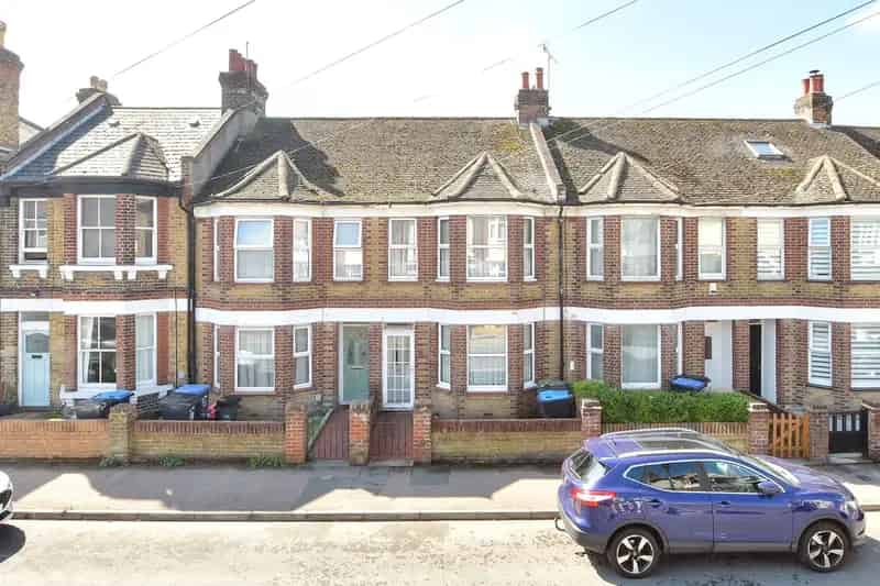 4 Bedroom House Near Ellington Park London Commuter Friendly
