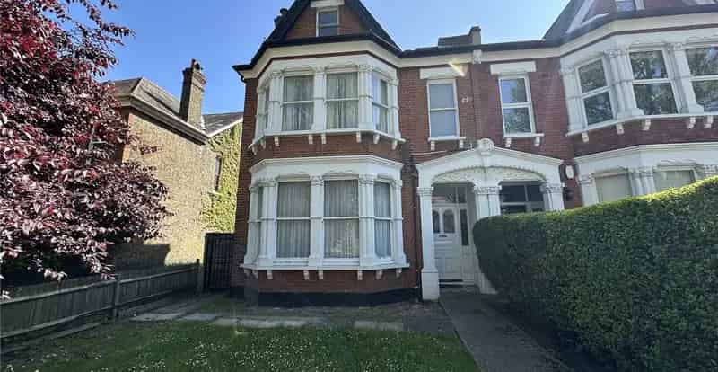 2 Bedroom Split Level Flat for Sale - Chain Free