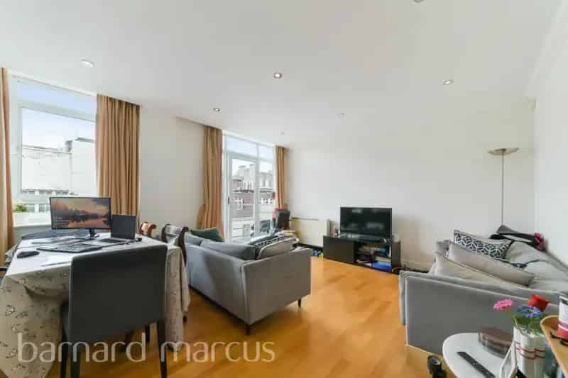 2-Bed 2-Bath Furnished Apartment in Strand London
