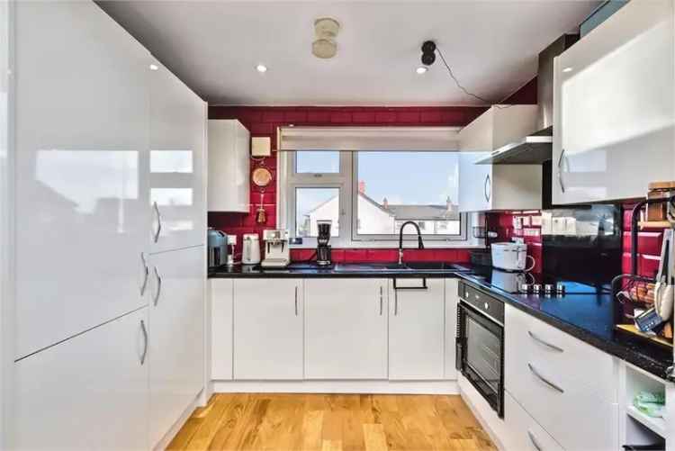 2 Bed Flat Loanhead - Modern Upper Flat Near City